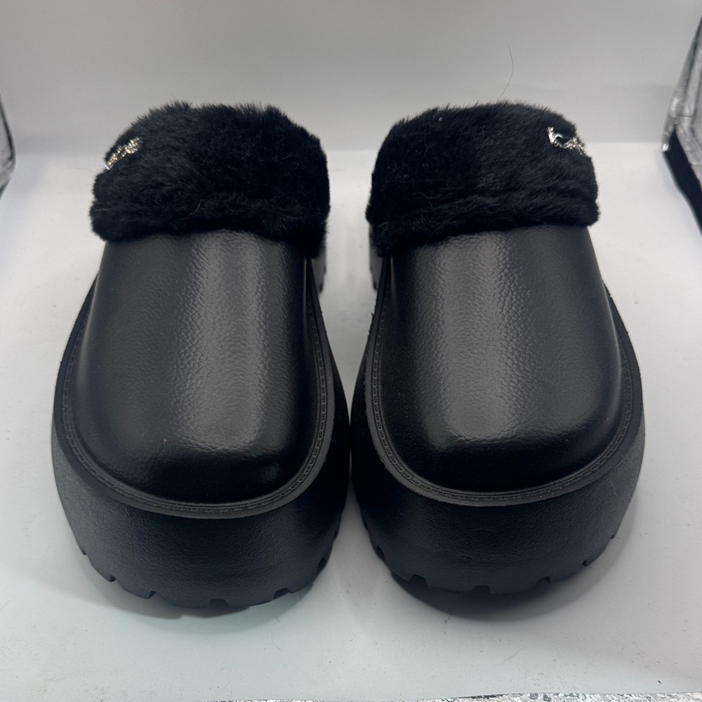 NWT bebe Black Fur-Lined Mules size 8